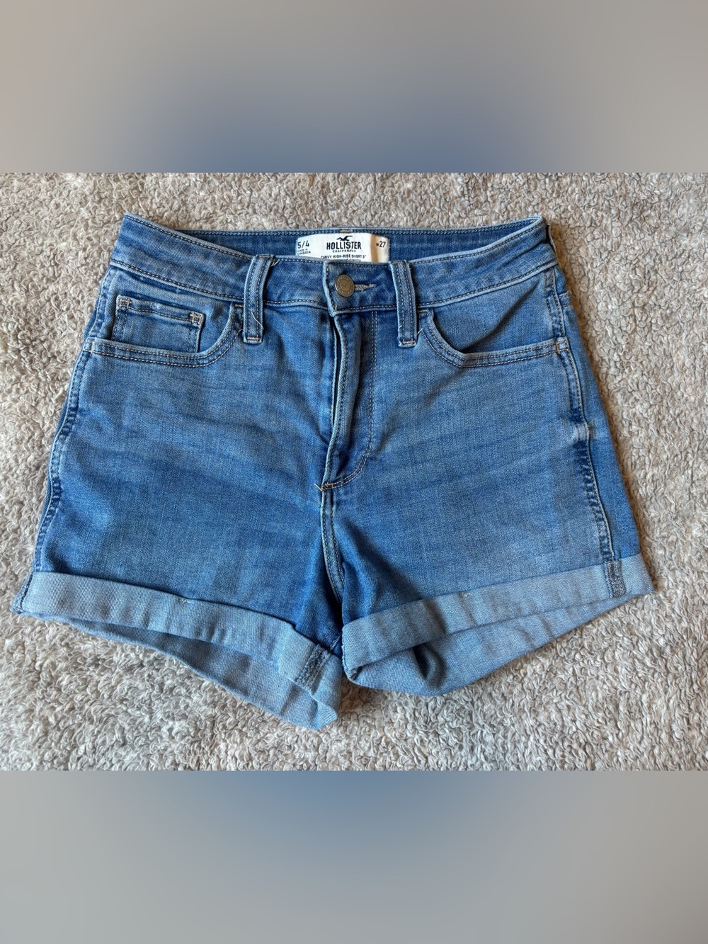 Hollister Curvy High-Rise cuffed denim shorts Size 27